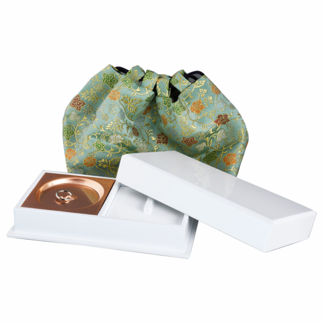 携帯用箱型香炉（白塗）金襴袋付《54％OFF》